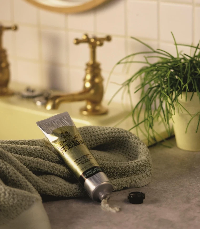 The Body Shop Hemp Hand Protector – Protecting & Hydrating Care for Ultra Dry... - Image 3 of 3