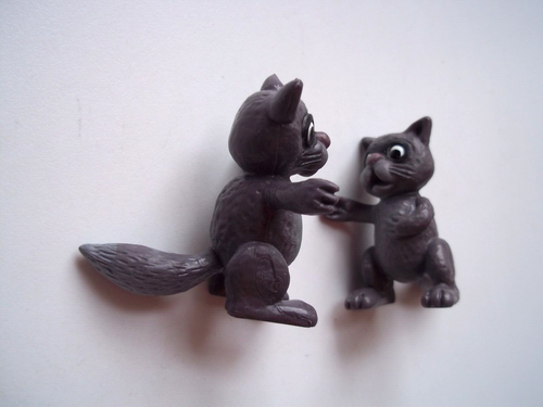 2 Wintertime RACCOONS Plastic Figure Misfit Toys Rudolph PLAYING MANTIS ...