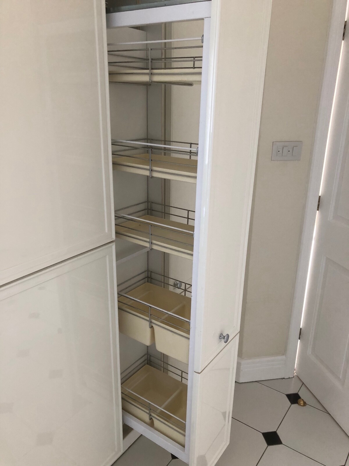 Used white kitchen units with some appliances DISMANTLE/COLLECT by