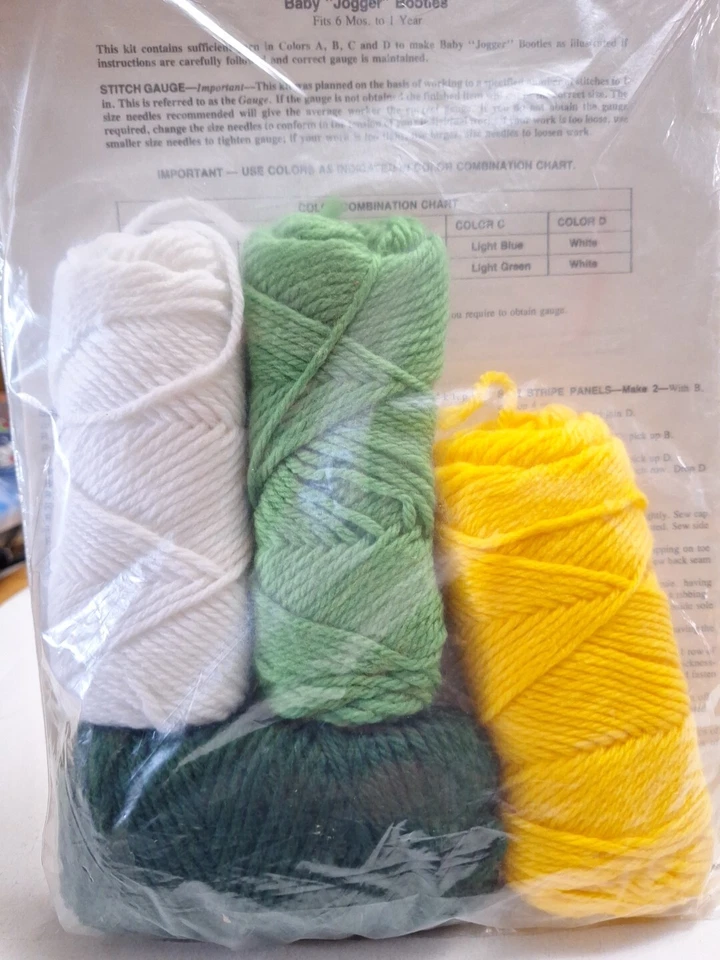 Botines Jogger Bebé Amarillo Verde Hilo Cresiana De Colección Tejido Bucilla Artesanal Kit 642 Foto 4 de 4