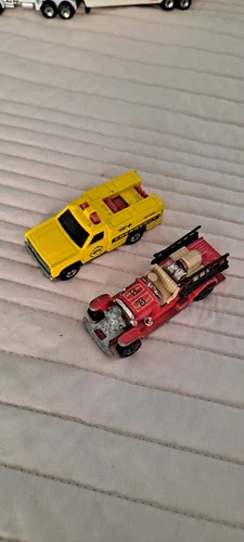 2 Vintage Hot Wheels Airship Support Team Emergency Truck / Fire engine #5 L@@K