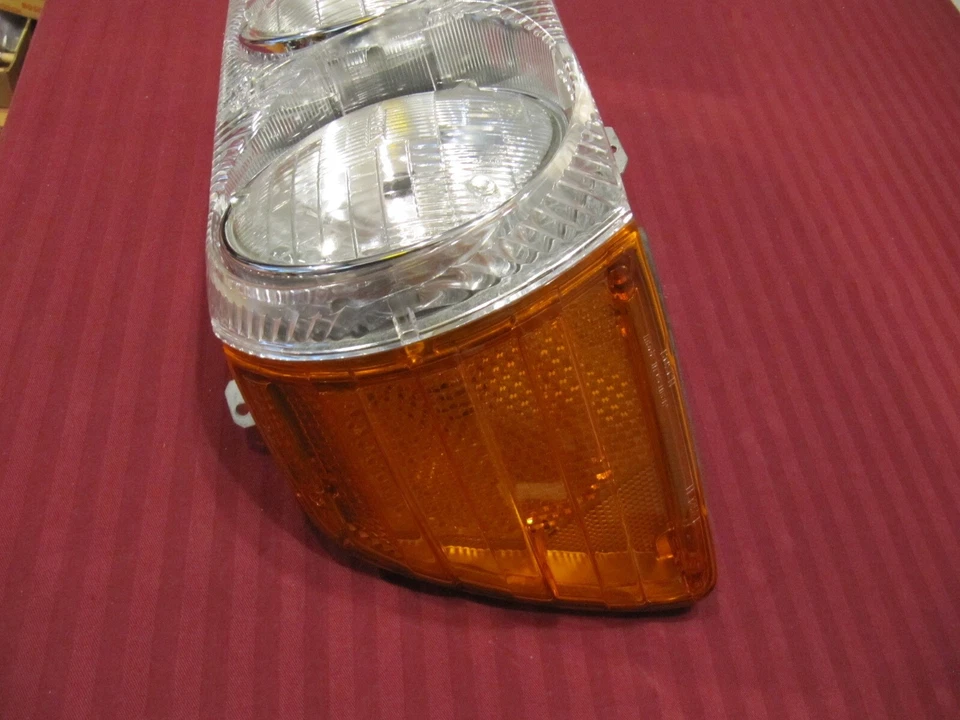 Montajes de faros izquierdo y derecho Bosch Mercedes-Benz W107 280SL 350SL 450SL Foto 3 de 4