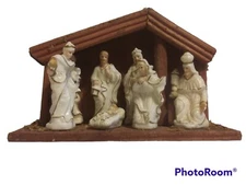 Christmas Traditional Nativity Scene Porcelain Set With Wooden Stable Shed