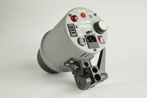 Dyna-Lite Uni400JR Monolight with protective cap, reflector, and power cable