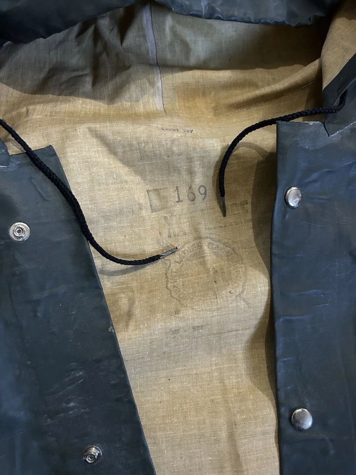 Poncho de lluvia militar vintage ANGUSTIADO XL GORPCORE  Foto 3 de 4