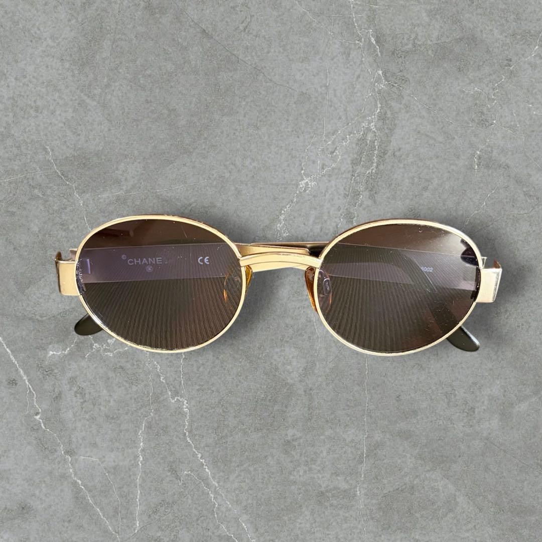CHANEL シャネル ヴィンテージ　サングラス　0693445002 Chanel Vintage Oval Sunglasses 06933 45002 Gold Frame Brown Lens