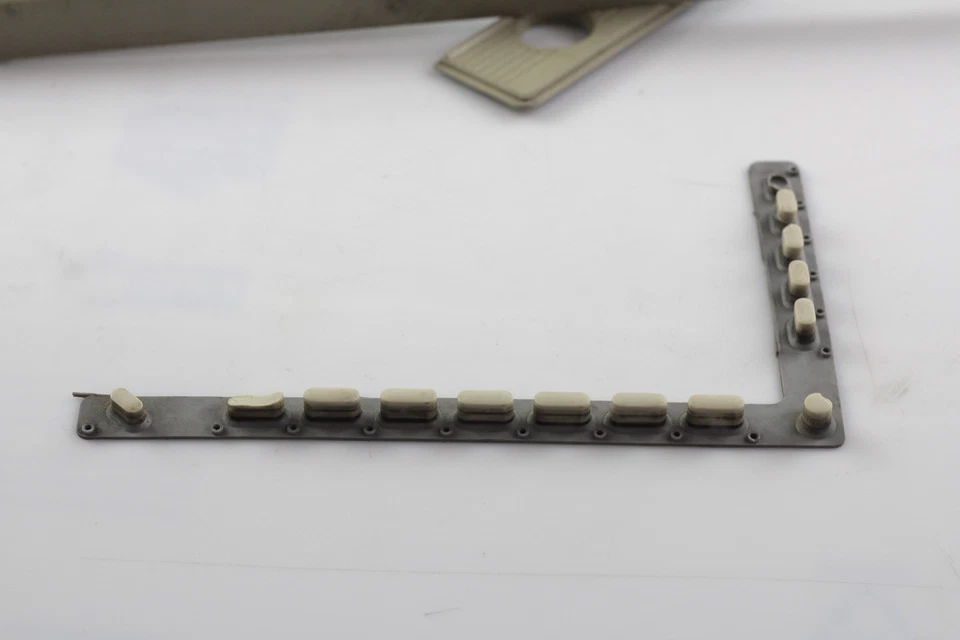 Tektronix front panel cover for TDS 784C 4-Channel Digital Phosphor Oscilloscope - Image 4 of 4
