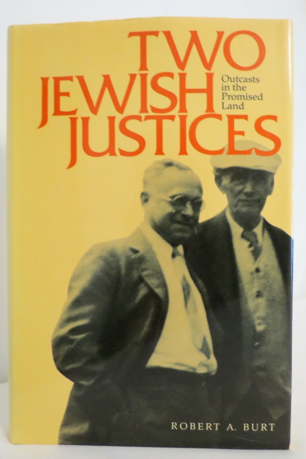 Robert A Burt TWO JEWISH JUSTICES 1988 First Edition 1st Printing NEW!!! Voltooi uw verzendopdracht