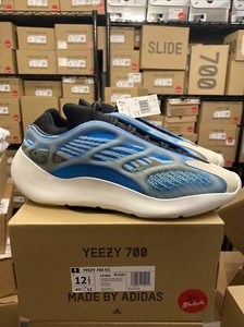 yeezy boost 700 v3 arzareth