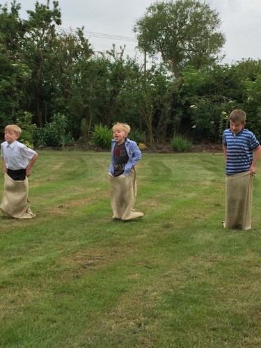 5 Extra Large Hessian Sacks For Adults – Perfect For Sack Race Games, Garden Parties, And Outdoor Fun 10 thumbnail image