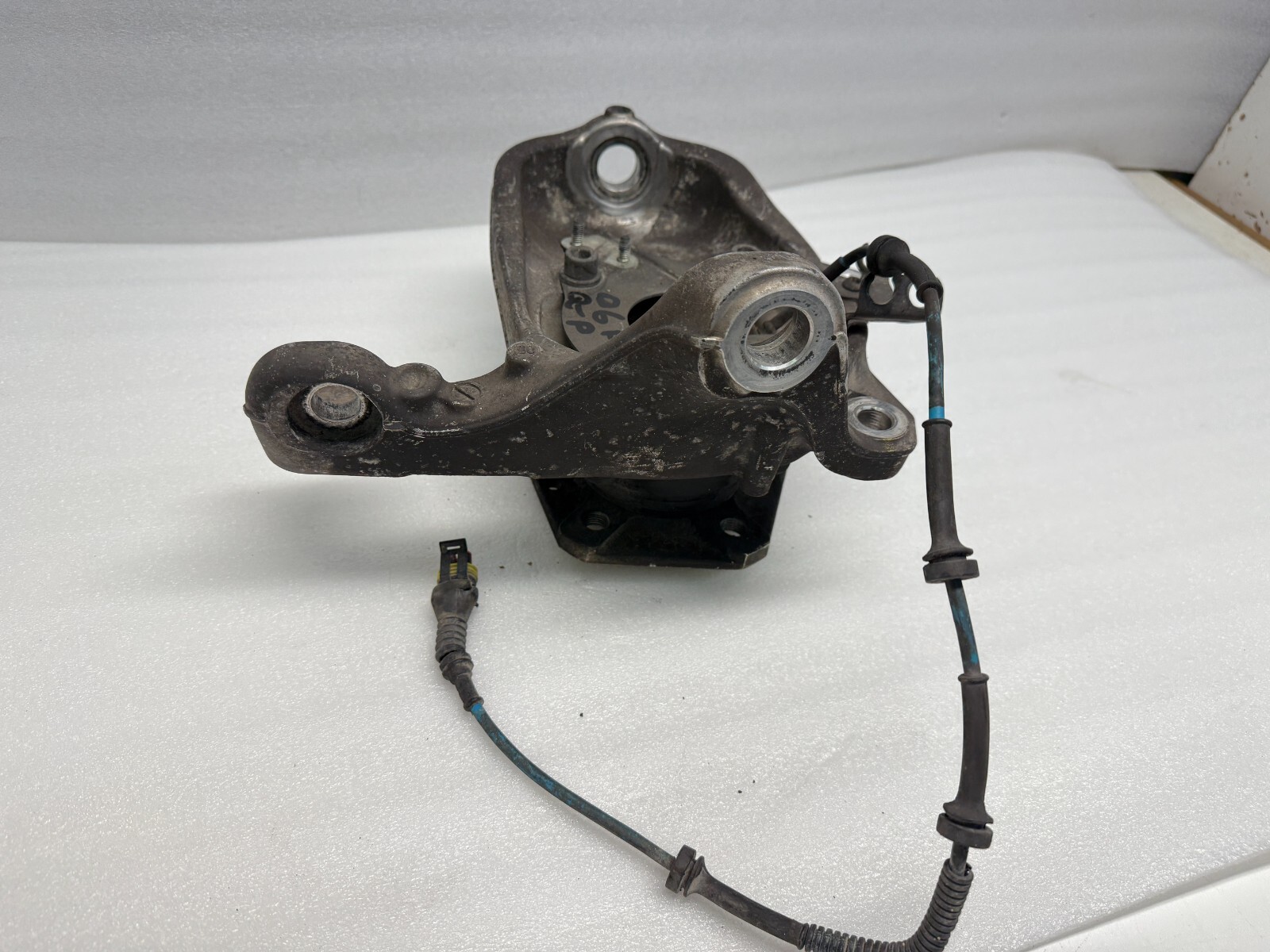 P50368 2003-2008 Maserati Quattroporte M139 Front Spindle Knuckle with Hub LH