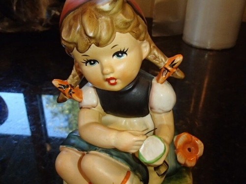 ENESCO Figure Japan-6200-917 6.75" GIRL Mending Stocking HUMMELL LIKE - Picture 6 of 7