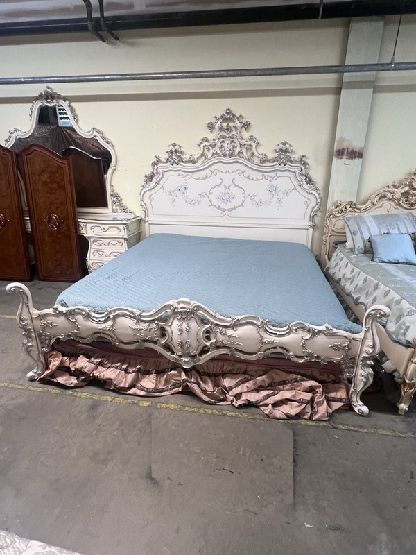 Asnaghi Interiors King Sized Turandot Bed