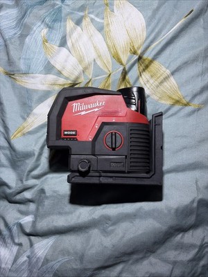 Milwaukee 3622-20 M12  Green Cross Line and Plumb Points Laser