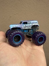 Spin Master Monster Jam GRAVE DIGGER GALAXIES...