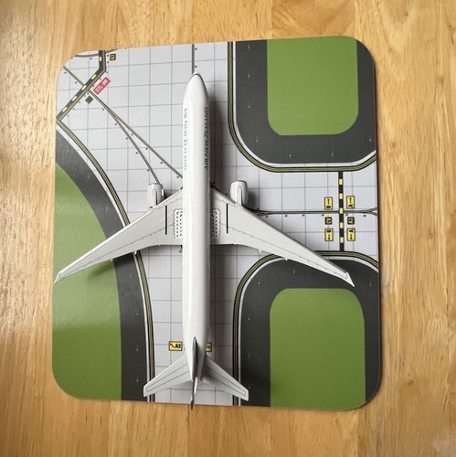 Phoenix Models 1:400 Air New Zealand - Boeing 777-300ER - ZK-OKO - Picture 8 of 18