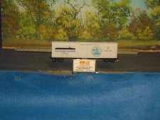 MICRO-TRAINS N SCALE #038 00 406 50' STANDARD BOX CAR NAVY SERIES USS GILBERT