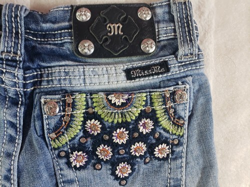 Miss Me Girls Denim Cut-Off Shorts Flowers Rhinestones JK572945 Size 14 EUC - Picture 6 of 13