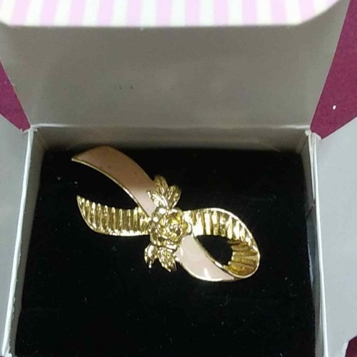 Breast cancer awareness lapel pins. 3 piece LOT - Picture 3 of 5