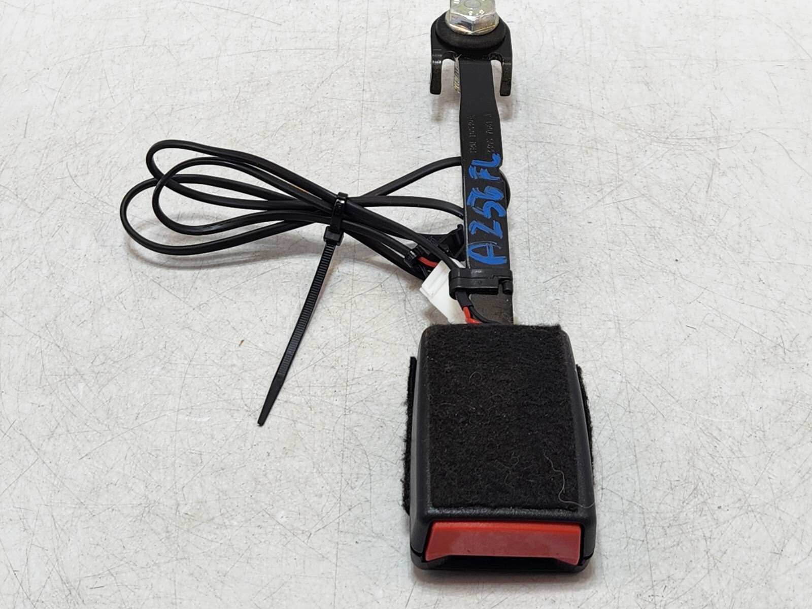 ✅ 03-13 OEM Maserati Quattroporte M139 Front Left Driver Side Seat Belt Buckle