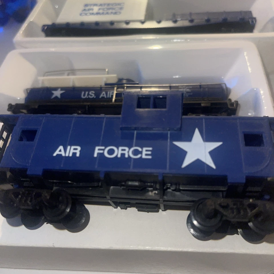Power HO Scale U.S. Air Force Set – Strategic Air Command – Cars & Caboose - Image 2 of 4