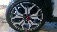 Used Wheel fits: 2021 Kia Seltos 18x7-1/2 alloy 5 Y spoke Grade A