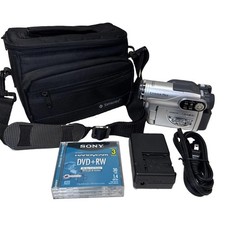 Hitachi DZ-BX35A DVD Camcorder w/ Charger, DC Coupler, Case- 25x Optical, Works