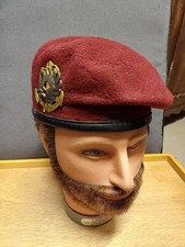 Béret rouge parachutiste