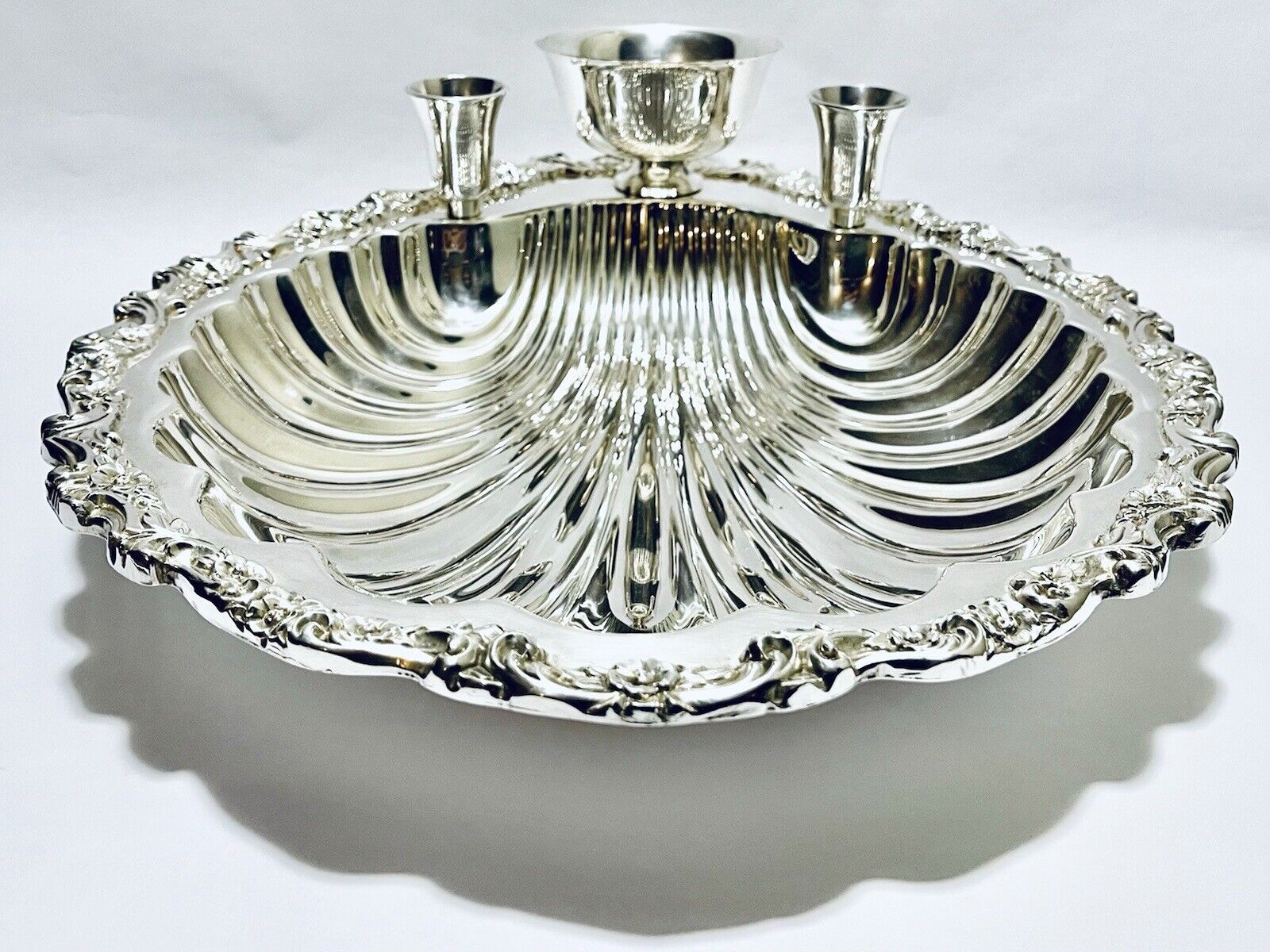 Fabulous Vintage Very Ornate Scalloped Serving Bowl International Silver Plated