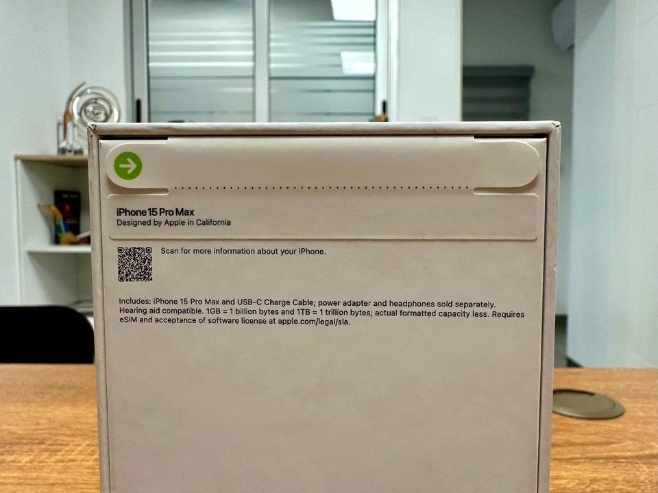 iPhone 15 Pro Max 256GB Black Titanium Brand New ( US Reseller Flex