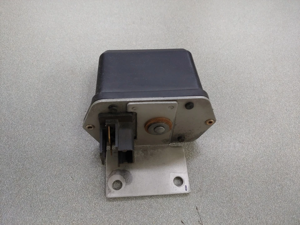 VERY NICE USED ORIGINAL GENUINE PORSCHE 911 930 SEV MARCHAL VOLTAGE REGULATOR 1 — 第 2/4 张图片