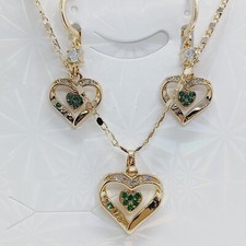 Women Valentine's Day gift heart shaped pendent golden color chain set green.