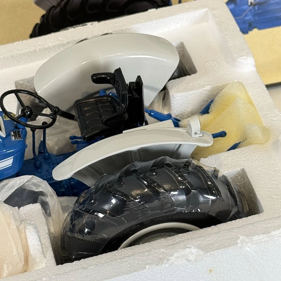 ERTL 1/16 Scale Precision Series #7 Ford 5000 Blue Tractor 13503 NIB - Image 4 of 4