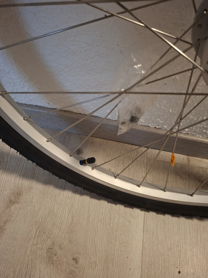26 Zoll Komplett Vorderlaufrad 559 x 19C Silber mit Nabendynamo Neu!!!! - Bild 4 von 4