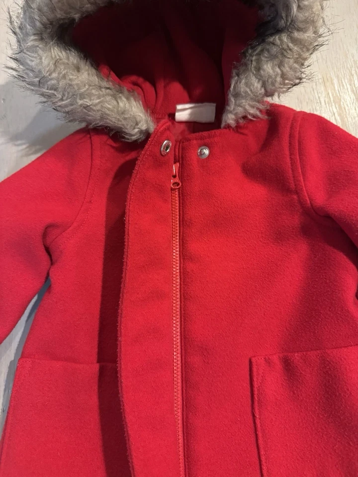 Abrigo Crazy 8 Niñas 6-12 Meses Rojo Guisante Cuello Piel Sintética Chaqueta Vacaciones de Navidad Foto 3 de 4