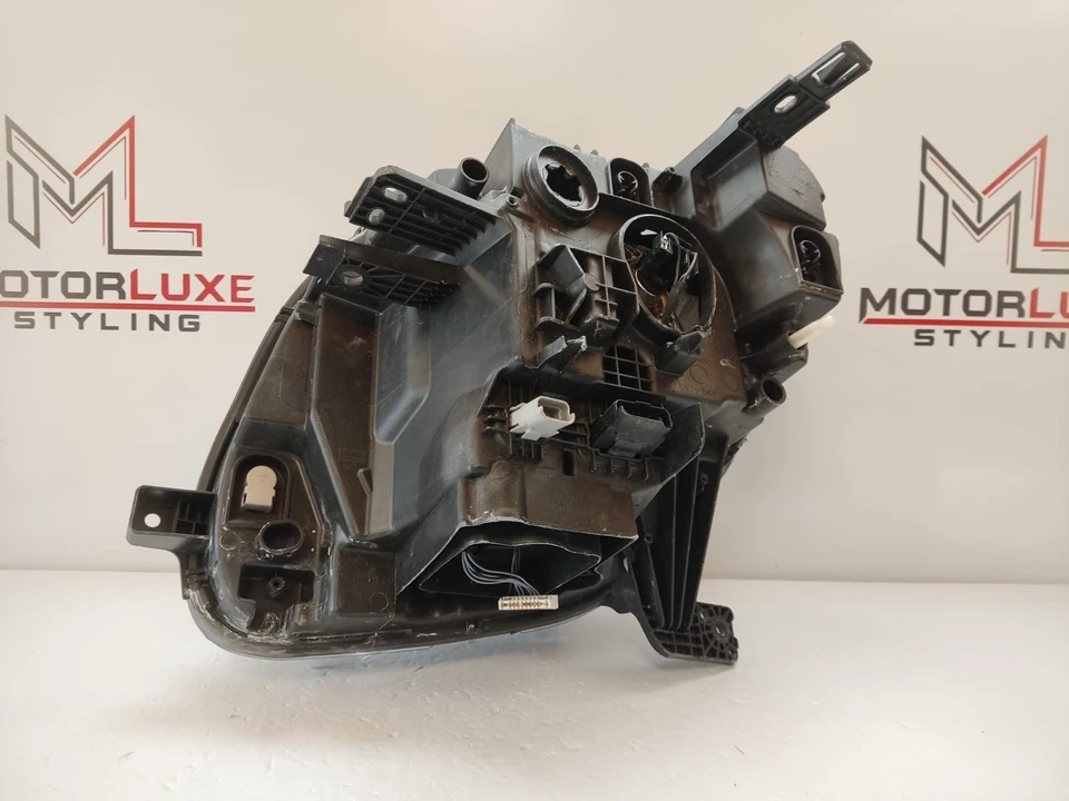 SMART FORTWO W453 RIGHT DRIVER SIDE HALOGEN HEADLIGHT - Image 4 of 4