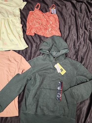 6pc Mix Lot of All In Motion, Cat & Jack Girl/Boys Shirts, Hoodie and Dress XS - Picture 4 of 7