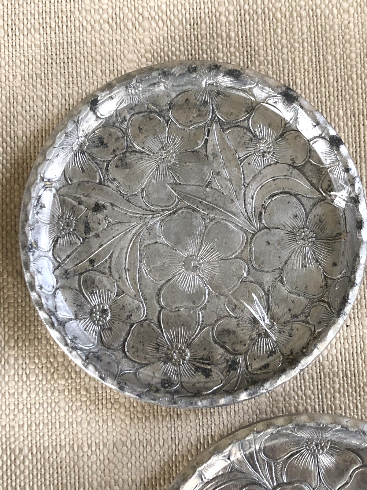 4 Hand Forged EVERLAST Aluminum Metal Coasters Raised Floral Dogwood 3.46" flowe