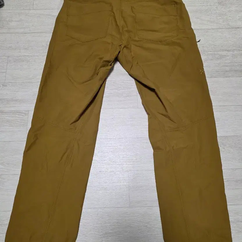 Arc'teryx Craston Pants, Dark Beige, Size 32, Pre-Owned thumbnail 3