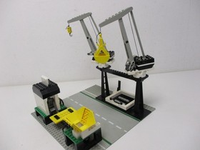 (AH 8) Lego train freight loading station from 4565 with BA 9V/RC