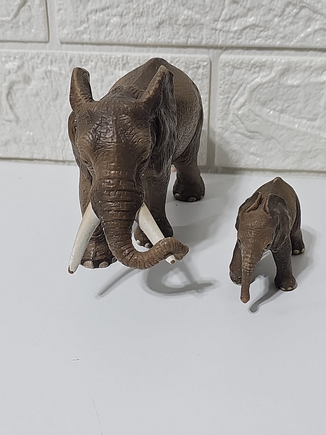 Schleich Germany Lot Of 9 Animal Figures African Elephants, Turtle, Dogs, Bull