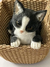 LEONARDO COLLECTION Cat Studies “Playtime” Figurine – 2008 – Resin – Used