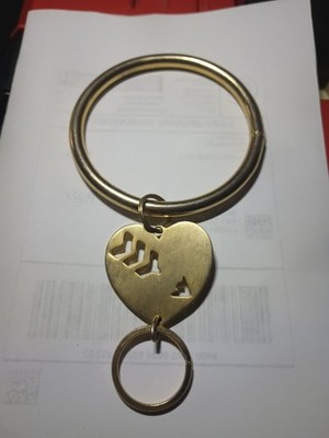 LG 3 SECTION GOLD TONE RING WITH HEART WITH ARROW KEY CHAIN.