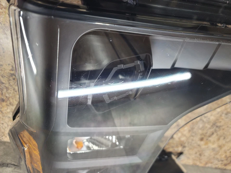 Conjunto de faros interiores izquierdos dañados para Ford F350 Super Duty 2020-2022  Foto 4 de 4