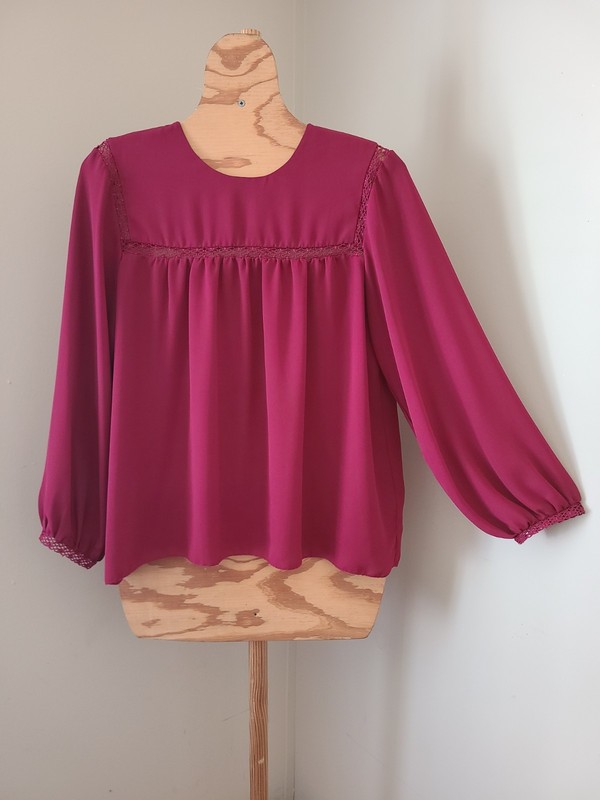Womens Burgundy Long Balloon Sleeve Top w/Peek-a-Boo Trim Sz M By Ivanika Trump
