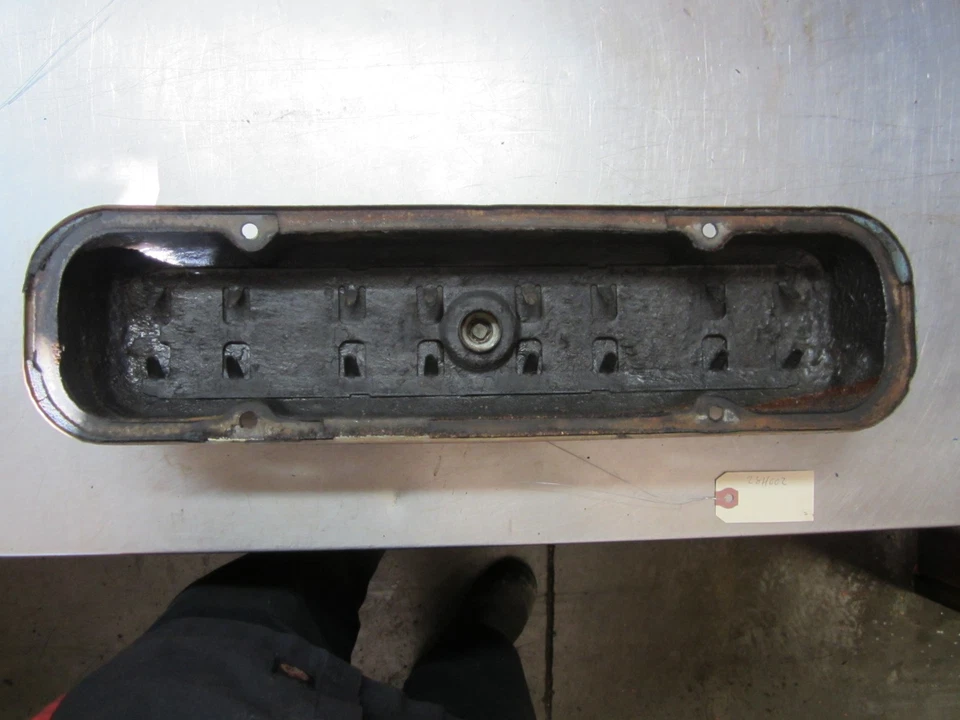 Right Valve Cover For 73-75 Pontiac Firebird  5.7 - Image 2 of 4
