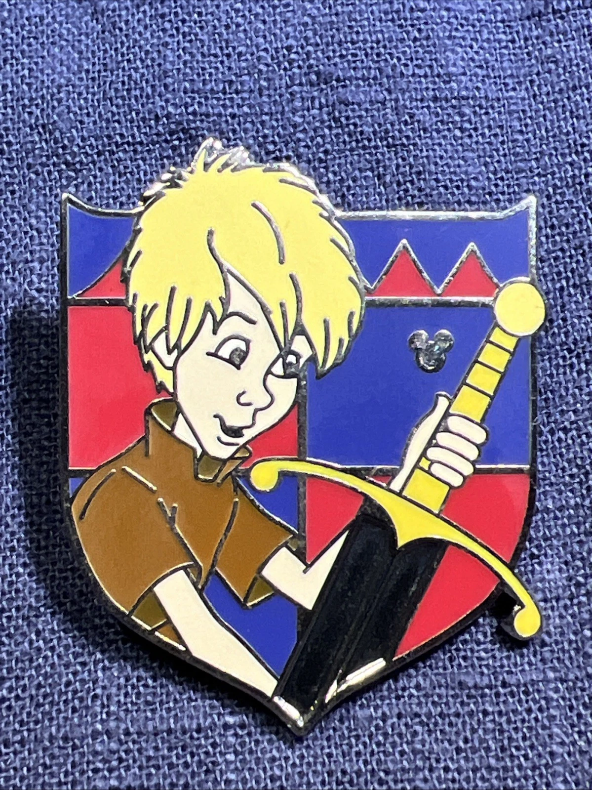 Arthur Sword in the Stone 2007 Hidden Mickey Pin 3 of 4 DLR Disney Pin 51755