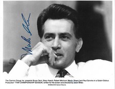 Martin Sheen "That Championship Season" Autogramm signed 20x25 cm Bild s/w