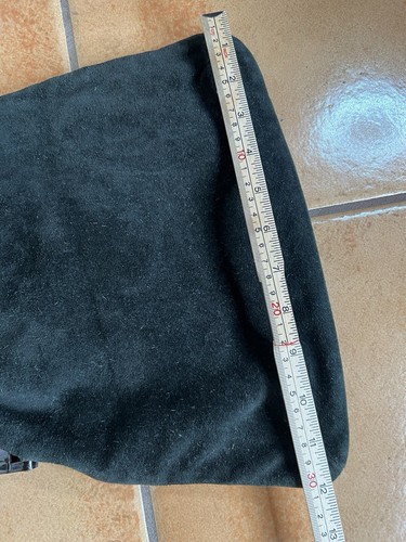 Bolso de mano de hombro de cuero gamuza negro vintage años 60 con asa de cadena Lucite - Imagen 8 de 9