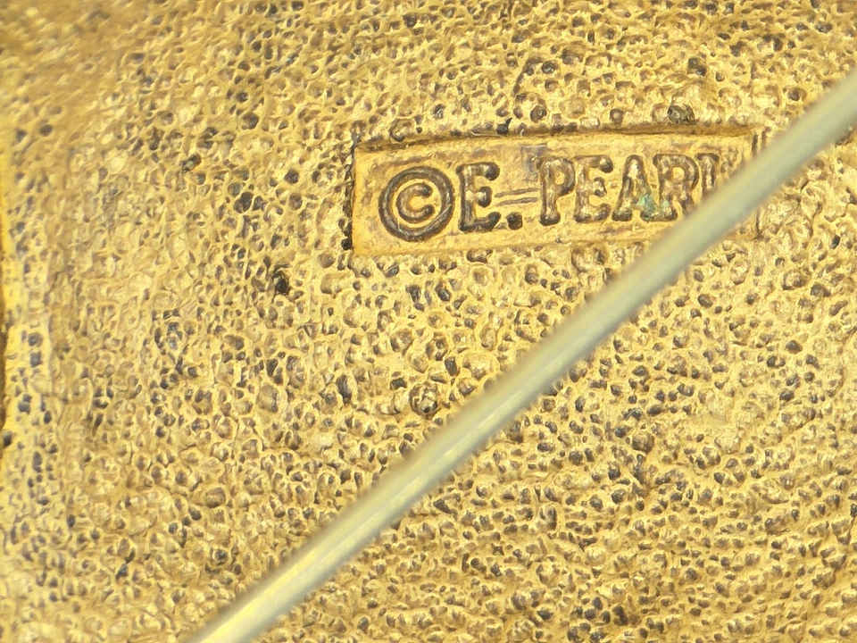 BROCHE SAPO OLHOS DE VIDRO VERMELHO VINTAGE ERWIN PEARL DESIGNER ESMALTE VERDE TOM DOURADO - Imagem 2 de 4